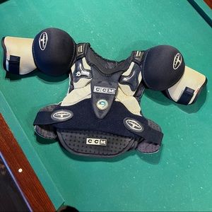 CCM 852 tack ice hockey shoulder/chest pads, size medium